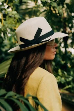 St Ives Rollable Panama -Lock and Co. Hatters Store ST IVES ROLLABLE PANAMA LIFESTYLE SHOT